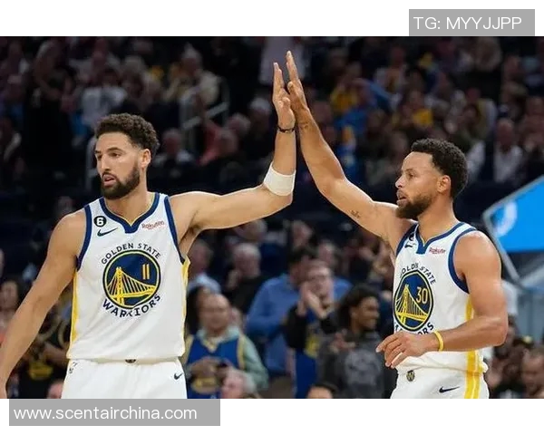 库里受伤，汤普森接棒！勇士进攻绝对依赖汤神的手感