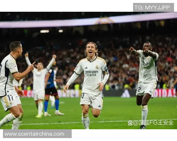 皇家马德里3比1战胜巴塞罗那，梅西受伤提前离场：一场巅峰对决的戏剧性结局